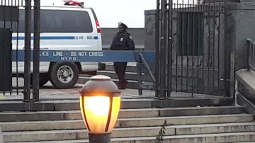 NYPD mantiene cerrado el acceso a la escalera del crimen