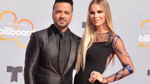 Luis Fonsi junto a su esposa Águeda López.