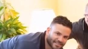 El jugador estelar llegó entusiasmado por conocer a la aficionada.