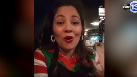 Anamichelle Castellano fue arrestada en México con un auto lleno de regalos y una caja con balas.