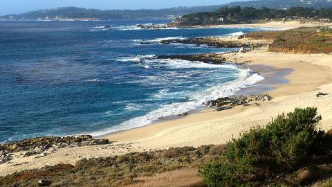 Carmel River State Beach en el condado de Monterrey.