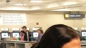 Los residentes permanentes también pueden ver denegado su reingreso a EEUU.