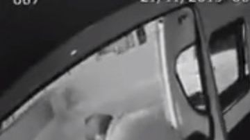 El pasajero quedó tirado en el transporte público.