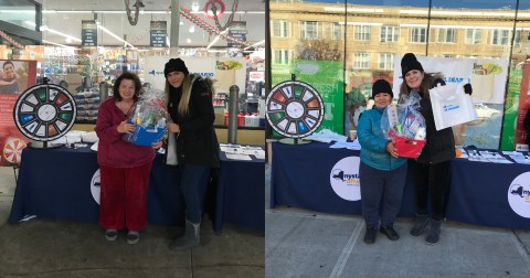 Ellen Haber (izq.) y María Samango, en las fotos durante los eventos de la semana pasada de NY State of Health en Queens.