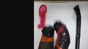 Lo que llevaba oculto en sus partes íntimas.