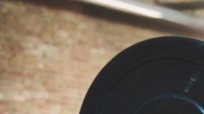 Las mujeres también pueden levantar pesas.