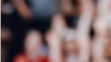 Carlos Vela festeja un gol con el LAFC.