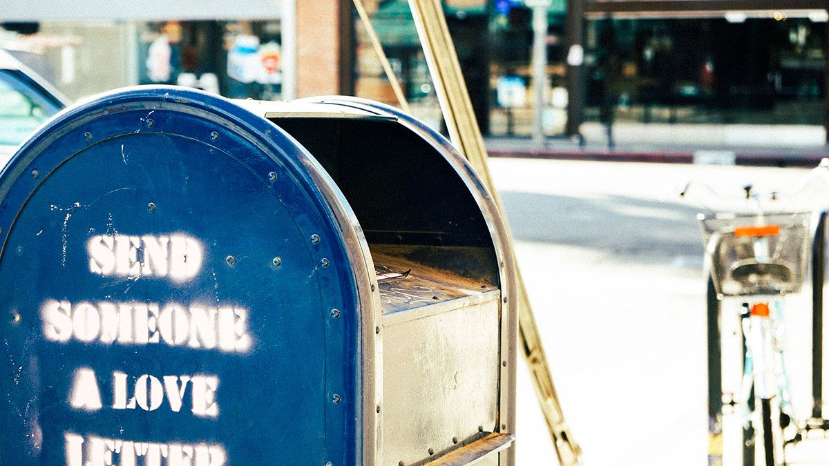 Los maleantes usan trampas para ratones para 'pescar' sobres con cheques adentro.