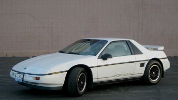 Pontiac Fiero 1988 el mejor auto de la década de 1980