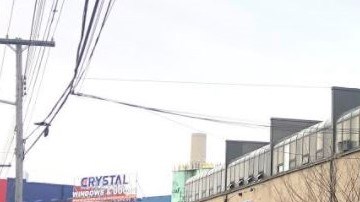 Cientos de personas hicieron fila en las afueras de la Oficina de Motores y Vehículos de College Point, en Queens, en otras oficinas de NYC.