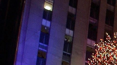 El árbol de Navidad del Rockefeller Center se encendió ya.