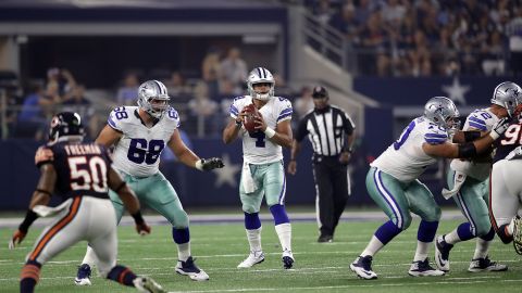 ARLINGTON, TX - SEPTEMBER 25:  Dak Prescott #4 of the Dallas Cowboys at AT&T Stadium on September 25, 2016 in Arlington, Texas.  (Photo by Ronald Martinez/Getty Images)