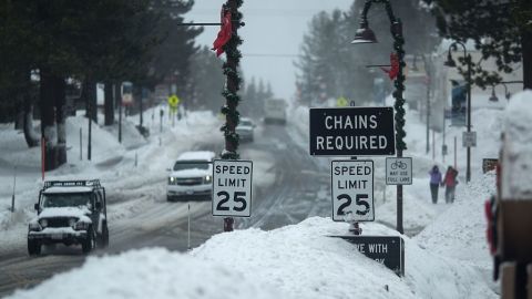 Una fuerte tormenta traerá nieve a California.