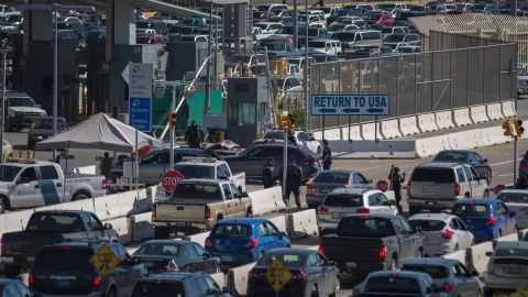 Las medidas adicionales de CBP provocaron retrasos en la garita de Nogales.