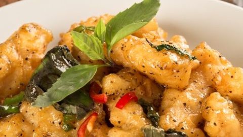 El pescado frito es una extraordinaria alternativa para integrar en la dieta de los niños.