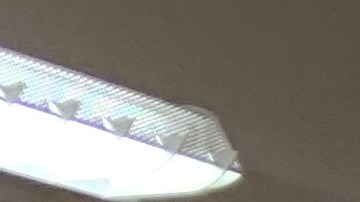 Beverly McEntarfer, Directora del Campamento de Vuelta a Casa, se encarga de organizar los juguetes que llegan al centro de recolección.