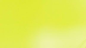 La mujer, en tono de broma, regañó a los niños diciéndoles por qué no habían pedido nada para ella.