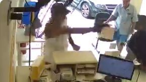 El ladrón fue sorprendido por un cliente.