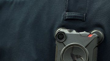 David Rojas, policía de 27 años asignado al área central de Los ängeles, fue captado por la cámara de video corporal.