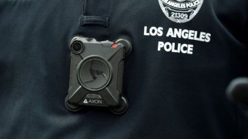 David Rojas, policía de 27 años asignado al área central de Los ängeles, fue captado por la cámara de video corporal.