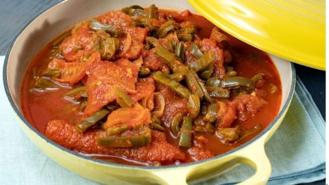 Preparar chicharrón en salsa de chile morita es una de las recetas más sencillas y deliciosas de la cocina mexicana. ¡En 10 minutos estará listo!