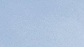 Miembros de la asociación Familias Unidas por Nuestros desaparecidos Jalisco preparan una pancarta con retratos de personas desaparecidas en Guadalajara.