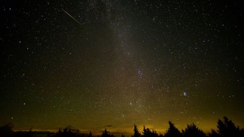 Los meteoritos parecen estrellas que caen.