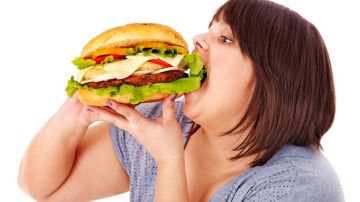 El consumo de fast-food esta relacionado con la aparición de numerosas enfermedades degenerativas.
