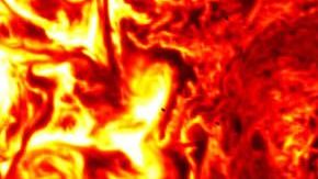 Un nuevo ciclón más pequeño en la parte inferior derecha del polo sur de Júpiter.