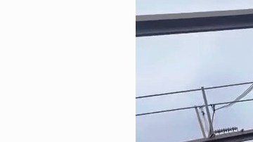 El suicida parado sobre una pequeña viga