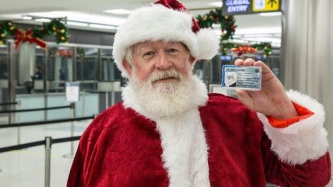 Imagen de Santa Claus con documento migratorio que tuiteó CBP.