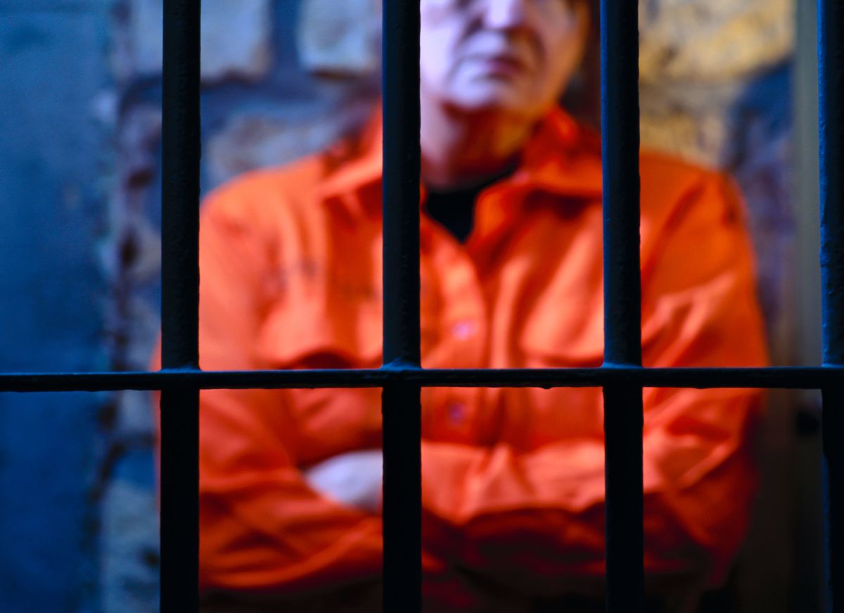 Funcionarios electos y familiares de presos piden que se elimine la práctica del confinamiento solitario en las cárceles.