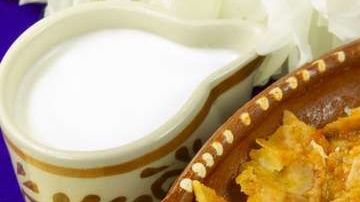 La sopa de tortilla es un platillo tradicional mexicano, muy nutritiva, económica y excelente opción vegetariana.