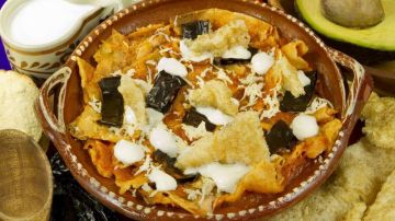 La sopa de tortilla es un platillo tradicional mexicano, muy nutritiva, económica y excelente opción vegetariana.