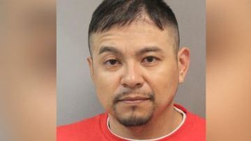 El acusado se encuentra en la cárcel del Condado Harris.