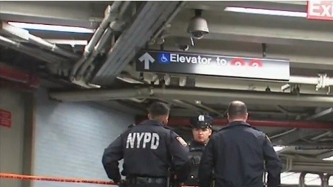 NYPD en el estación Fulton St