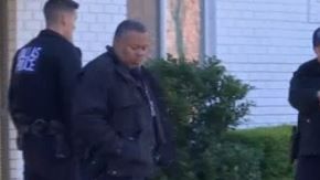 La policía informó que arrestó a cuatro jóvenes.