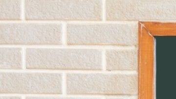 Aunque estén cerradas, el aire frío se puede filtrar por tus puertas y ventanas.