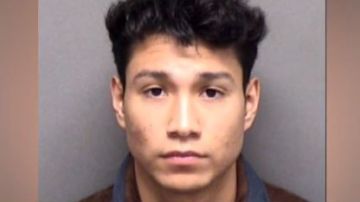 Joshua Álvarez, de 21 años, se encuentra en la cárcel.