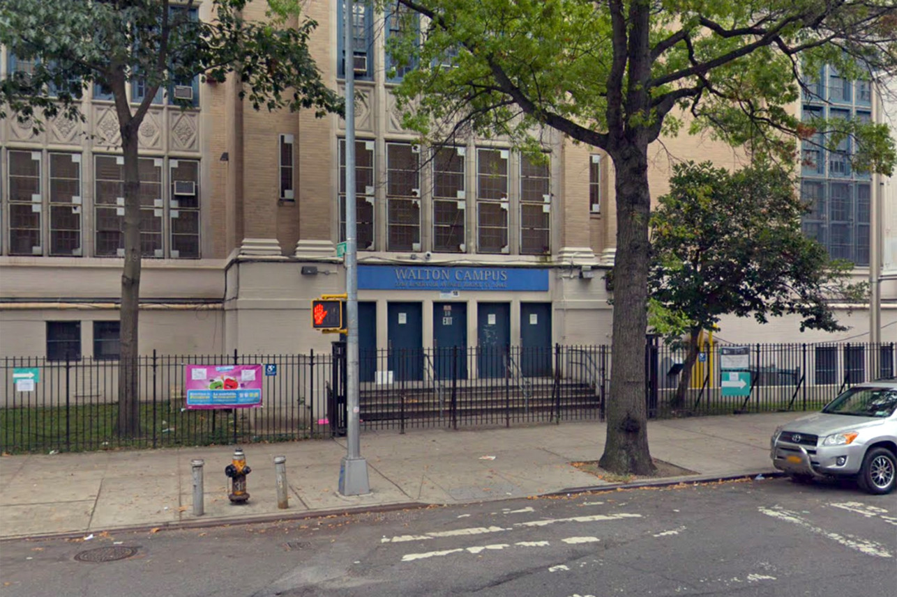 Conserje hispano arrestado en El Bronx por pedirle besos a menores de