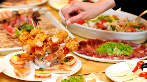 Una de las principales causas de las intoxicaciones alimentarias se deriva de un mal almacenamiento y conservación de la comida.