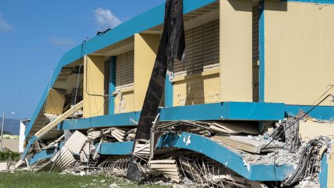 La escuela Agripina Seda sufrió daños después de un sismo en Guánica, Puerto Rico el 11 de enero de 2020.