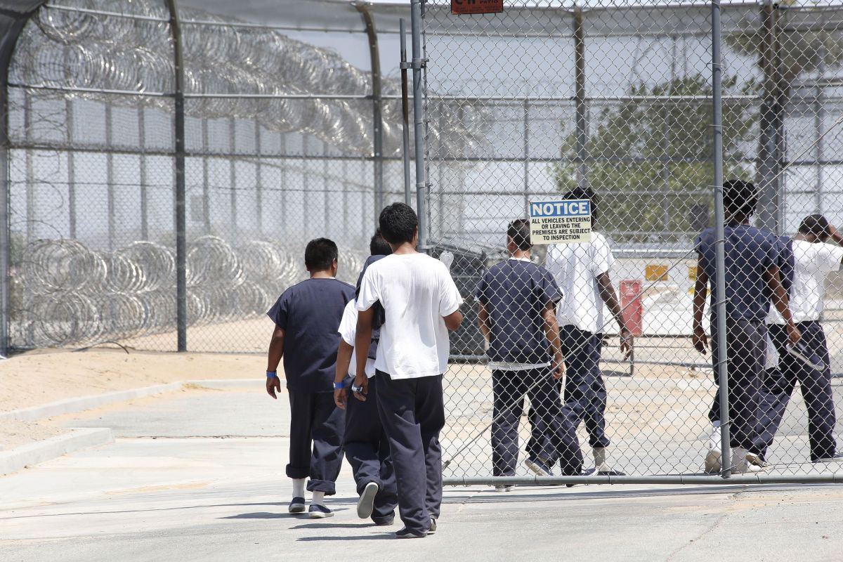 Inmigrantes en el Centro de Detención de Adelanto, California.