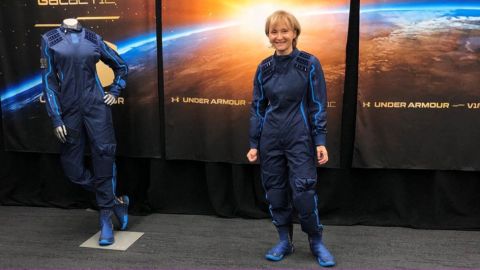 Ketty Maisonrouge ya se probó su traje espacial y está lista para el viaje.