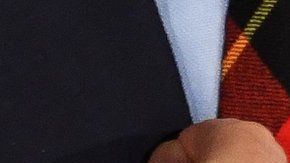 El símbolo apareció en la mano de Tom Steyer por primera vez a finales de 2017.