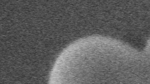 El rotor nanométrico gira a 300,000 millones de revoluciones por minuto.