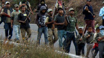 19 niños indígenas de entre 6 y 15 años marcharon con armas.