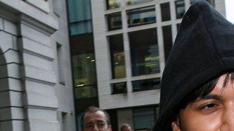 Se calcula que Navinder Sarao obtuvo US$40 millones sin moverse de su habitación.