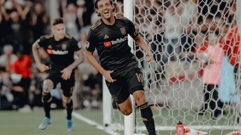 Sí, Carlos Vela es una de las opciones para sustituir a Luis Suárez en el Barça.