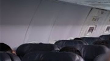 Mexicanos en vuelo de deportación a Guadalajara.